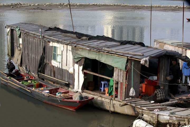 图2：渔民退捕上岸之前的住房情况.jpg